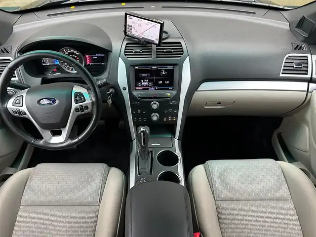 フォード エクスプローラー LTD 石川県 2012(平24)年 5万km 黒 社外ポータブルナビ /ワンセグTV /Bluetooth USB /バックカメラ /サイドカメラ /クリアランスソナー /クルーズコントロール /ビルディセントコントロール /キセノンヘッドライト /オートライト /ETC /ルーフレール /フルフラット