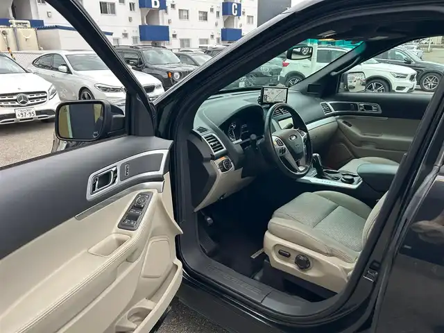 フォード エクスプローラー LTD 石川県 2012(平24)年 5万km 黒 社外ポータブルナビ /ワンセグTV /Bluetooth USB /バックカメラ /サイドカメラ /クリアランスソナー /クルーズコントロール /ビルディセントコントロール /キセノンヘッドライト /オートライト /ETC /ルーフレール /フルフラット
