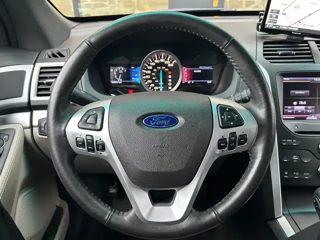 フォード エクスプローラー LTD 石川県 2012(平24)年 5万km 黒 社外ポータブルナビ /ワンセグTV /Bluetooth USB /バックカメラ /サイドカメラ /クリアランスソナー /クルーズコントロール /ビルディセントコントロール /キセノンヘッドライト /オートライト /ETC /ルーフレール /フルフラット