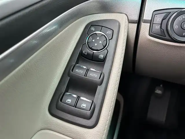 フォード エクスプローラー LTD 石川県 2012(平24)年 5万km 黒 社外ポータブルナビ /ワンセグTV /Bluetooth USB /バックカメラ /サイドカメラ /クリアランスソナー /クルーズコントロール /ビルディセントコントロール /キセノンヘッドライト /オートライト /ETC /ルーフレール /フルフラット
