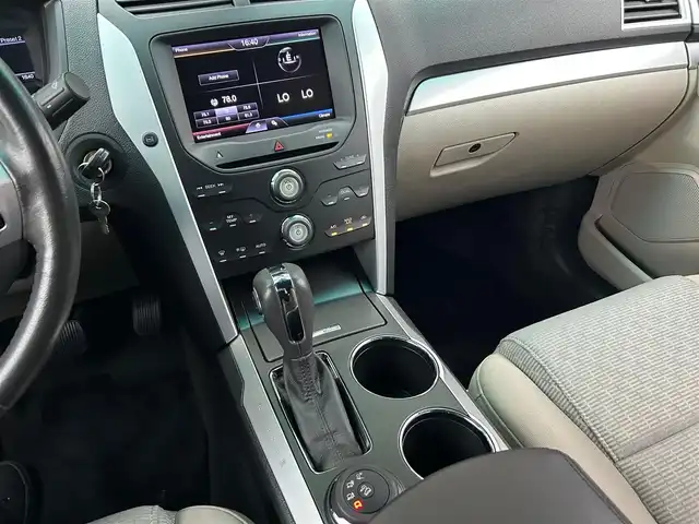 フォード エクスプローラー LTD 石川県 2012(平24)年 5万km 黒 社外ポータブルナビ /ワンセグTV /Bluetooth USB /バックカメラ /サイドカメラ /クリアランスソナー /クルーズコントロール /ビルディセントコントロール /キセノンヘッドライト /オートライト /ETC /ルーフレール /フルフラット