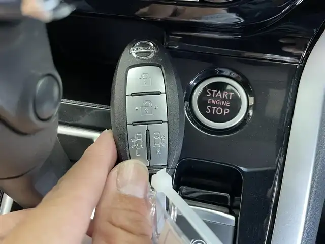 日産 セレナ ハイウェイスターVセレクションⅡ 岩手県 2019(平31)年 9万km ブリリアントホワイトパール ワンオーナー/４WD/ALPINE10.1インチ後席モニター/ハンズフリーオートバックドア/アラウンドビューモニター/セーフティパックB/プロパイロット/インテリジェントルームミラー/ハイビームアシスト/エマージェンシーブレーキ/車線逸脱抑制機能/標識表示機能/前後ソナー/パーキングアシスト/オートブレーキホールド/アルパイン９型ナビゲーション/フルセグTV/ロールサンシェード/リヤオートエアコン/前席シートヒーター/ステアリングヒーター/ETC/ドライブレコーダー/LEDヘッドライト/純正１５インチアルミホイール