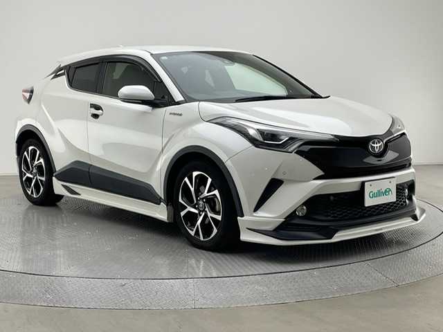 トヨタ Ｃ－ＨＲ G 兵庫県 2017(平29)年 6.1万km ホワイトパールクリスタルシャイン 純正SDナビ(CD/DVD/SD/Bt/フルセグ)/・NSZT-W66T/バックカメラ/TRD(F.S.R)スポイラー/PCS/LDA/BSM/ACC/オートハイビーム/ハーフレザー/シートヒーター/ランバーサポート/LEDヘッドライト/LEDフォグ/コーナーセンサー/ビルトインETC/柿本改４本出しマフラー/純正１８AW[/スペアキーｘ１/社外マット・純正バイザー