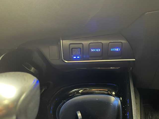 トヨタ Ｃ－ＨＲ G 兵庫県 2017(平29)年 6.1万km ホワイトパールクリスタルシャイン 純正SDナビ(CD/DVD/SD/Bt/フルセグ)/・NSZT-W66T/バックカメラ/TRD(F.S.R)スポイラー/PCS/LDA/BSM/ACC/オートハイビーム/ハーフレザー/シートヒーター/ランバーサポート/LEDヘッドライト/LEDフォグ/コーナーセンサー/ビルトインETC/柿本改４本出しマフラー/純正１８AW[/スペアキーｘ１/社外マット・純正バイザー