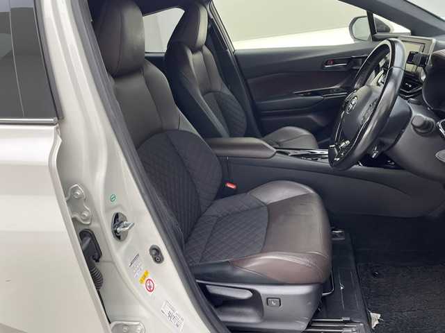 トヨタ Ｃ－ＨＲ G 兵庫県 2017(平29)年 6.1万km ホワイトパールクリスタルシャイン 純正SDナビ(CD/DVD/SD/Bt/フルセグ)/・NSZT-W66T/バックカメラ/TRD(F.S.R)スポイラー/PCS/LDA/BSM/ACC/オートハイビーム/ハーフレザー/シートヒーター/ランバーサポート/LEDヘッドライト/LEDフォグ/コーナーセンサー/ビルトインETC/柿本改４本出しマフラー/純正１８AW[/スペアキーｘ１/社外マット・純正バイザー