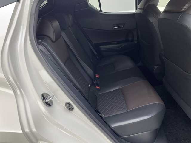 トヨタ Ｃ－ＨＲ G 兵庫県 2017(平29)年 6.1万km ホワイトパールクリスタルシャイン 純正SDナビ(CD/DVD/SD/Bt/フルセグ)/・NSZT-W66T/バックカメラ/TRD(F.S.R)スポイラー/PCS/LDA/BSM/ACC/オートハイビーム/ハーフレザー/シートヒーター/ランバーサポート/LEDヘッドライト/LEDフォグ/コーナーセンサー/ビルトインETC/柿本改４本出しマフラー/純正１８AW[/スペアキーｘ１/社外マット・純正バイザー