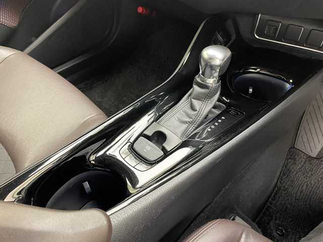 トヨタ Ｃ－ＨＲ G 兵庫県 2017(平29)年 6.1万km ホワイトパールクリスタルシャイン 純正SDナビ(CD/DVD/SD/Bt/フルセグ)/・NSZT-W66T/バックカメラ/TRD(F.S.R)スポイラー/PCS/LDA/BSM/ACC/オートハイビーム/ハーフレザー/シートヒーター/ランバーサポート/LEDヘッドライト/LEDフォグ/コーナーセンサー/ビルトインETC/柿本改４本出しマフラー/純正１８AW[/スペアキーｘ１/社外マット・純正バイザー