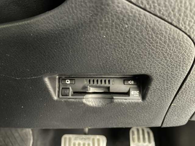 トヨタ Ｃ－ＨＲ G 兵庫県 2017(平29)年 6.1万km ホワイトパールクリスタルシャイン 純正SDナビ(CD/DVD/SD/Bt/フルセグ)/・NSZT-W66T/バックカメラ/TRD(F.S.R)スポイラー/PCS/LDA/BSM/ACC/オートハイビーム/ハーフレザー/シートヒーター/ランバーサポート/LEDヘッドライト/LEDフォグ/コーナーセンサー/ビルトインETC/柿本改４本出しマフラー/純正１８AW[/スペアキーｘ１/社外マット・純正バイザー