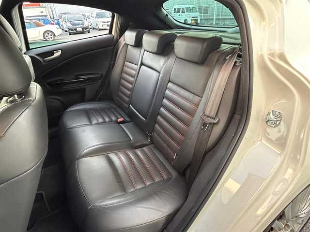 アルファロメオ ジュリエッタ スポルティーバ 栃木県 2013(平25)年 7.2万km アイスホワイト 社外ＳＤナビ/（フルセグ／ＢＴ／ＣＤ／ＤＶＤ）/バックカメラ/ハーフレザーシート/前席パワーシート/純正１８インチＡＷ/純正フロアマット/後方コーナーセンサー/ドライブレコーダー/ＥＴＣ