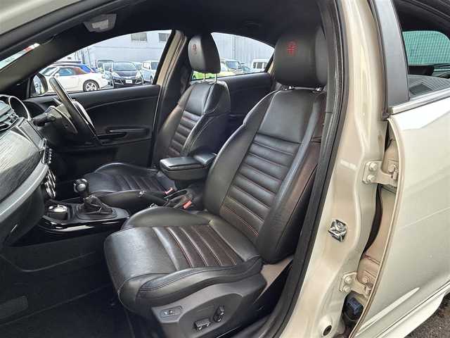 アルファロメオ ジュリエッタ スポルティーバ 栃木県 2013(平25)年 7.2万km アイスホワイト 社外ＳＤナビ/（フルセグ／ＢＴ／ＣＤ／ＤＶＤ）/バックカメラ/ハーフレザーシート/前席パワーシート/純正１８インチＡＷ/純正フロアマット/後方コーナーセンサー/ドライブレコーダー/ＥＴＣ