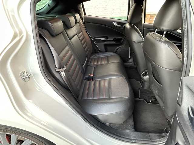 アルファロメオ ジュリエッタ スポルティーバ 栃木県 2013(平25)年 7.2万km アイスホワイト 社外ＳＤナビ/（フルセグ／ＢＴ／ＣＤ／ＤＶＤ）/バックカメラ/ハーフレザーシート/前席パワーシート/純正１８インチＡＷ/純正フロアマット/後方コーナーセンサー/ドライブレコーダー/ＥＴＣ