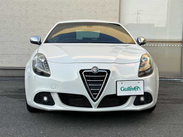 アルファロメオ ジュリエッタ スポルティーバ 栃木県 2013(平25)年 7.2万km アイスホワイト 社外ＳＤナビ/（フルセグ／ＢＴ／ＣＤ／ＤＶＤ）/バックカメラ/ハーフレザーシート/前席パワーシート/純正１８インチＡＷ/純正フロアマット/後方コーナーセンサー/ドライブレコーダー/ＥＴＣ