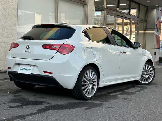 アルファロメオ ジュリエッタ スポルティーバ 栃木県 2013(平25)年 7.2万km アイスホワイト 社外ＳＤナビ/（フルセグ／ＢＴ／ＣＤ／ＤＶＤ）/バックカメラ/ハーフレザーシート/前席パワーシート/純正１８インチＡＷ/純正フロアマット/後方コーナーセンサー/ドライブレコーダー/ＥＴＣ