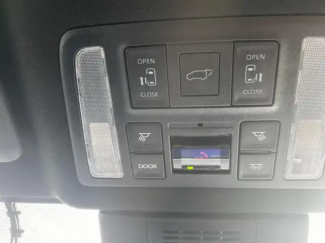 トヨタ ヴォクシー S－Z 熊本県 2024(令6)年 1.5万km グリッターブラックガラスフレーク 快適利便high/ユニバーサルステップ/純正ディスプレイオーディオPlus/・ナビキット/・AM/FM/CD/DVD/BT/・アップルカープレイ/アンドロイドオート/・バックカメラ/・フルセグTV/・テレビキャンセラー/フリップダウンモニター/トヨタセーフティセンス/・プリクラッシュセーフティ/・レーンディパーチャーアラート/・レーダークルーズコントロール/・プロアクティブドライビングアシスト/・ロードサインアシスト/・オートマチックハイビーム/パーキングサポートブレーキ/ハーフレザーシート/・前後席シートヒーター/電動リアゲート/両側電動スライドドア/前後ドライブレコーダー/LEDヘッドライト/ETC2.0/電動パーキングブレーキ/オートホールドブレーキ/後席ロールサンシェード/電動格納ミラー/ウインカーミラー/スペアキー