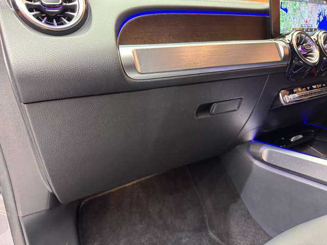 メルセデス・ベンツ Ｍ・ベンツ ＧＬＢ２００ｄ 4マチック 千葉県 2021(令3)年 6万km マウンテングレー パノラマＳＲ　/レザーエクスクルーシブＰＫＧ　/アドバンスドＰＫＧ/ＨＵＤ　/黒本革シート　/ＡＣＣ　/純正ナビ　/ＴＶ　/３６０°Ｂｌｕｅｔｏｏｔｈ接続　/電動リアゲート　　/アンビエントライト　/ＲＳＰ　/ドラレコ