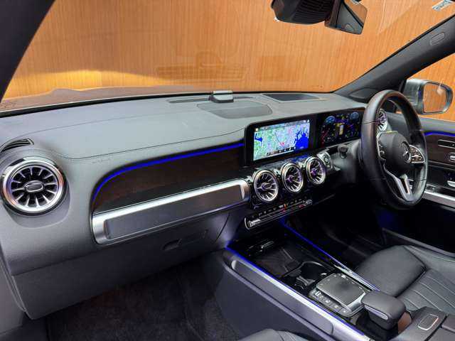 メルセデス・ベンツ Ｍ・ベンツ ＧＬＢ２００ｄ 4マチック 千葉県 2021(令3)年 6万km マウンテングレー パノラマＳＲ　/レザーエクスクルーシブＰＫＧ　/アドバンスドＰＫＧ/ＨＵＤ　/黒本革シート　/ＡＣＣ　/純正ナビ　/ＴＶ　/３６０°Ｂｌｕｅｔｏｏｔｈ接続　/電動リアゲート　　/アンビエントライト　/ＲＳＰ　/ドラレコ