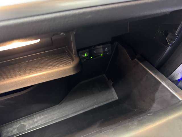 メルセデス・ベンツ Ｍ・ベンツ ＧＬＢ２００ｄ 4マチック 千葉県 2021(令3)年 6万km マウンテングレー パノラマＳＲ　/レザーエクスクルーシブＰＫＧ　/アドバンスドＰＫＧ/ＨＵＤ　/黒本革シート　/ＡＣＣ　/純正ナビ　/ＴＶ　/３６０°Ｂｌｕｅｔｏｏｔｈ接続　/電動リアゲート　　/アンビエントライト　/ＲＳＰ　/ドラレコ