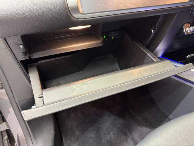 メルセデス・ベンツ Ｍ・ベンツ ＧＬＢ２００ｄ 4マチック 千葉県 2021(令3)年 6万km マウンテングレー パノラマＳＲ　/レザーエクスクルーシブＰＫＧ　/アドバンスドＰＫＧ/ＨＵＤ　/黒本革シート　/ＡＣＣ　/純正ナビ　/ＴＶ　/３６０°Ｂｌｕｅｔｏｏｔｈ接続　/電動リアゲート　　/アンビエントライト　/ＲＳＰ　/ドラレコ