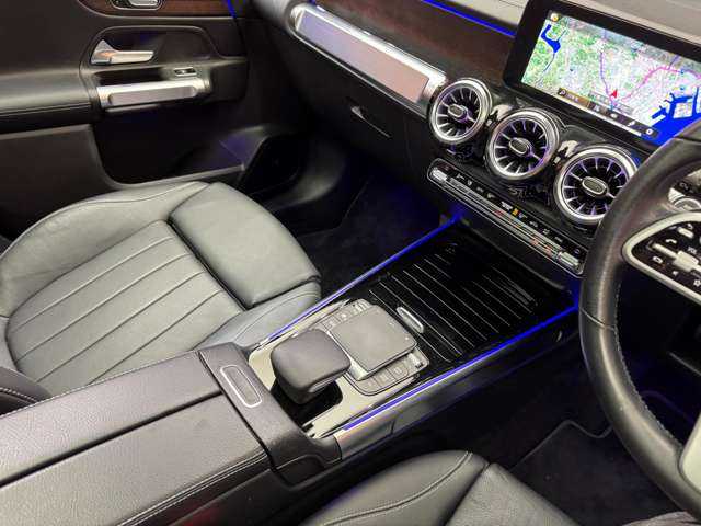 メルセデス・ベンツ Ｍ・ベンツ ＧＬＢ２００ｄ 4マチック 千葉県 2021(令3)年 6万km マウンテングレー パノラマＳＲ　/レザーエクスクルーシブＰＫＧ　/アドバンスドＰＫＧ/ＨＵＤ　/黒本革シート　/ＡＣＣ　/純正ナビ　/ＴＶ　/３６０°Ｂｌｕｅｔｏｏｔｈ接続　/電動リアゲート　　/アンビエントライト　/ＲＳＰ　/ドラレコ