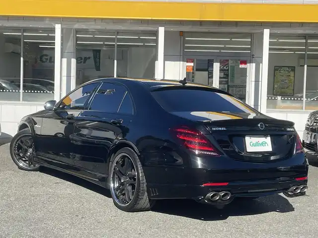 メルセデス・ベンツ Ｓ５５０Ｌ 神奈川県 2017(平29)年 3.4万km オブシディアンブラック メルセデスベンツ S550L MOSELコンプリート M55RS/MOSEL/エアロ/アルミ/キャリパー/シート/スカッフプレート/４本出しマフラー/アルミペダル/ステアリング/フロアマット/エンブレム/コマンドシステム/CD/DVD/BT/USB/メディアレジスター/フルセグTV/３６０°カメラ/ETC/パノラマサンルーフ/レザーシート/全席シートヒーター/エアシート/ダイナミックマルチコントロールシート/ハンドルヒーター/ショーファーパッケージ/エグゼクティブリアシート/助手席側後席リクライニングシート/フットレスト/シートヒーター・プラス/後席シートヒーター/ドアアームレストヒーター/センターアームレストヒーター/リヤエンターテイメントシステム/ヘッドホン/リモコン/ブルメスターサウンド/アンビエントライト/パフュームアトマイザー/ハイトコントロール/全ドアイージークロージャー/パワーバックドア/ESP/PRE-SAFEブレーキ/ブラインドスポット/アテンションアシスト/レーンキープ/ディストロニックプラス/可変スピードリミッター/HUD/スマートキー×２/保証書/取説