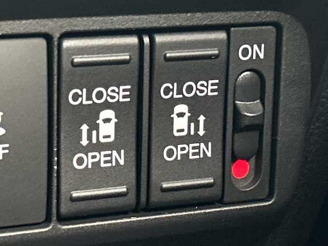 ホンダ フリード ハイブリット e:HEV クロスター 三重県 2025(令7)年 0.1千km クリスタルブラックパール /登録済未使用車//登録時走行距離4km//純正9インチメモリーナビ　LXM-242ZFNI(207/680円)//バックカメラ//オートAC//DN席シートヒーター//電子サイドブレーキ//ブレーキオートホールド//革巻きステアリング//ステアリングスイッチ//ホンダセンシング//衝突軽減ブレーキ//レーンキープアシスト//レーダークルーズコントロール//ブラインドスポットモニター//前後コーナーセンサー//ハーフレザーシート//ルーフレール//サイドカーテンエアバッグ