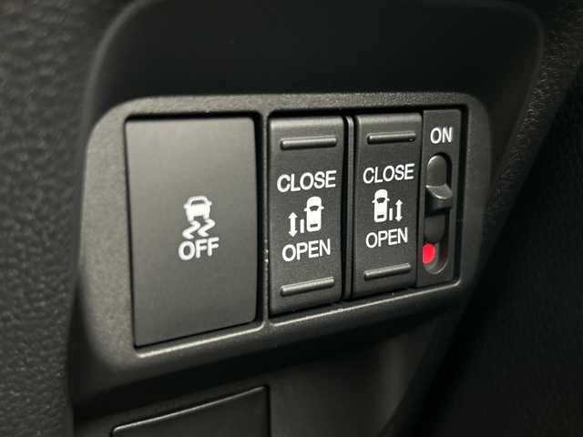 ホンダ フリード ハイブリット e:HEV クロスター 三重県 2025(令7)年 0.1千km クリスタルブラックパール /登録済未使用車//登録時走行距離4km//純正9インチメモリーナビ　LXM-242ZFNI(207/680円)//バックカメラ//オートAC//DN席シートヒーター//電子サイドブレーキ//ブレーキオートホールド//革巻きステアリング//ステアリングスイッチ//ホンダセンシング//衝突軽減ブレーキ//レーンキープアシスト//レーダークルーズコントロール//ブラインドスポットモニター//前後コーナーセンサー//ハーフレザーシート//ルーフレール//サイドカーテンエアバッグ