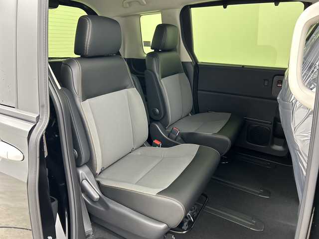 ホンダ フリード ハイブリット e:HEV クロスター 三重県 2025(令7)年 0.1千km クリスタルブラックパール /登録済未使用車//登録時走行距離4km//純正9インチメモリーナビ　LXM-242ZFNI(207/680円)//バックカメラ//オートAC//DN席シートヒーター//電子サイドブレーキ//ブレーキオートホールド//革巻きステアリング//ステアリングスイッチ//ホンダセンシング//衝突軽減ブレーキ//レーンキープアシスト//レーダークルーズコントロール//ブラインドスポットモニター//前後コーナーセンサー//ハーフレザーシート//ルーフレール//サイドカーテンエアバッグ