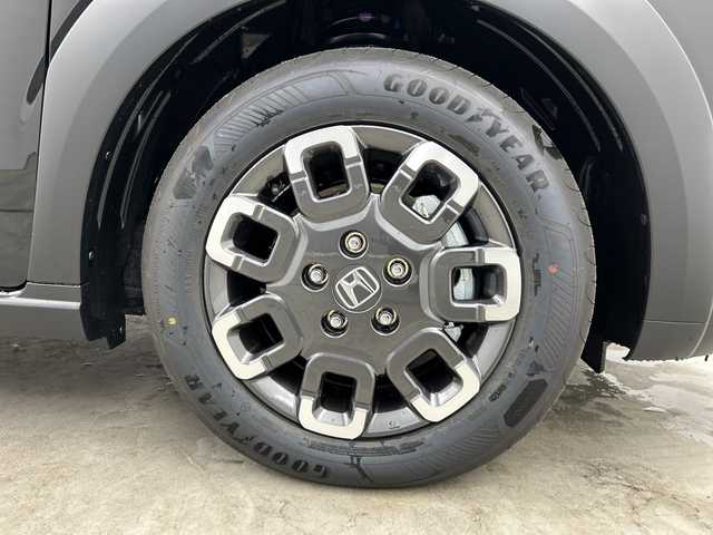 ホンダ フリード ハイブリット e:HEV クロスター 三重県 2025(令7)年 0.1千km クリスタルブラックパール /登録済未使用車//登録時走行距離4km//純正9インチメモリーナビ　LXM-242ZFNI(207/680円)//バックカメラ//オートAC//DN席シートヒーター//電子サイドブレーキ//ブレーキオートホールド//革巻きステアリング//ステアリングスイッチ//ホンダセンシング//衝突軽減ブレーキ//レーンキープアシスト//レーダークルーズコントロール//ブラインドスポットモニター//前後コーナーセンサー//ハーフレザーシート//ルーフレール//サイドカーテンエアバッグ