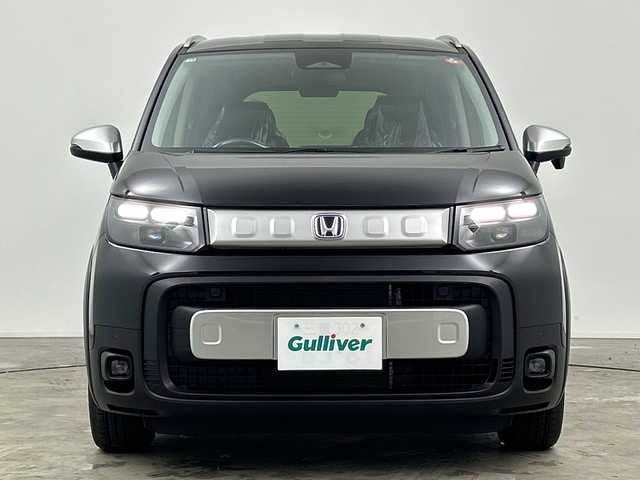 ホンダ フリード ハイブリット e:HEV クロスター 三重県 2025(令7)年 0.1千km クリスタルブラックパール /登録済未使用車//登録時走行距離4km//純正9インチメモリーナビ　LXM-242ZFNI(207/680円)//バックカメラ//オートAC//DN席シートヒーター//電子サイドブレーキ//ブレーキオートホールド//革巻きステアリング//ステアリングスイッチ//ホンダセンシング//衝突軽減ブレーキ//レーンキープアシスト//レーダークルーズコントロール//ブラインドスポットモニター//前後コーナーセンサー//ハーフレザーシート//ルーフレール//サイドカーテンエアバッグ