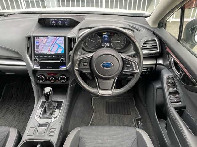 スバル インプレッサ スポーツ 2．0i－L アイサイト 神奈川県 2017(平29)年 2.5万km クリスタルホワイトP ワンオーナー		/純正8インチSDナビ【CN-LR820D】/・DTV/SD/CD/DVD/BT/	MSV/バックカメラ/アイサイトVer.3		/・プリクラッシュブレーキ		/・レーダークルーズコントロール		/・アクティブレーンキープ		/・AT誤発進抑制制御【前後】		/アイドリングストップ	/ナノイー機能		/純正17インチアルミ/D席シートリフター/パドルシフト付革巻きハンドル	/オートライト/LEDヘッドライト/フロント/バックフォグ	/プッシュEgスタート/ストップ/ターンランプ付電動格納ドアミラー	/スマートキー×2（キータグ有）		/ドアバイザー/純正フロアマット/取扱説明書/ナビ取扱説明書/新車時保証書　