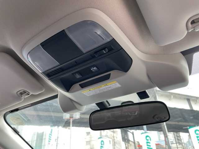 スバル インプレッサ スポーツ 2．0i－L アイサイト 神奈川県 2017(平29)年 2.5万km クリスタルホワイトP ワンオーナー		/純正8インチSDナビ【CN-LR820D】/・DTV/SD/CD/DVD/BT/	MSV/バックカメラ/アイサイトVer.3		/・プリクラッシュブレーキ		/・レーダークルーズコントロール		/・アクティブレーンキープ		/・AT誤発進抑制制御【前後】		/アイドリングストップ	/ナノイー機能		/純正17インチアルミ/D席シートリフター/パドルシフト付革巻きハンドル	/オートライト/LEDヘッドライト/フロント/バックフォグ	/プッシュEgスタート/ストップ/ターンランプ付電動格納ドアミラー	/スマートキー×2（キータグ有）		/ドアバイザー/純正フロアマット/取扱説明書/ナビ取扱説明書/新車時保証書　