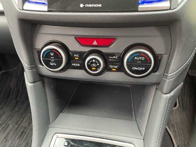 スバル インプレッサ スポーツ 2．0i－L アイサイト 神奈川県 2017(平29)年 2.5万km クリスタルホワイトP ワンオーナー		/純正8インチSDナビ【CN-LR820D】/・DTV/SD/CD/DVD/BT/	MSV/バックカメラ/アイサイトVer.3		/・プリクラッシュブレーキ		/・レーダークルーズコントロール		/・アクティブレーンキープ		/・AT誤発進抑制制御【前後】		/アイドリングストップ	/ナノイー機能		/純正17インチアルミ/D席シートリフター/パドルシフト付革巻きハンドル	/オートライト/LEDヘッドライト/フロント/バックフォグ	/プッシュEgスタート/ストップ/ターンランプ付電動格納ドアミラー	/スマートキー×2（キータグ有）		/ドアバイザー/純正フロアマット/取扱説明書/ナビ取扱説明書/新車時保証書　