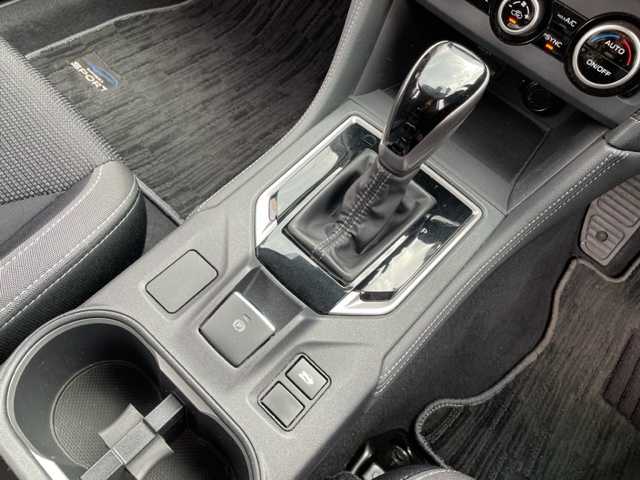 スバル インプレッサ スポーツ 2．0i－L アイサイト 神奈川県 2017(平29)年 2.5万km クリスタルホワイトP ワンオーナー		/純正8インチSDナビ【CN-LR820D】/・DTV/SD/CD/DVD/BT/	MSV/バックカメラ/アイサイトVer.3		/・プリクラッシュブレーキ		/・レーダークルーズコントロール		/・アクティブレーンキープ		/・AT誤発進抑制制御【前後】		/アイドリングストップ	/ナノイー機能		/純正17インチアルミ/D席シートリフター/パドルシフト付革巻きハンドル	/オートライト/LEDヘッドライト/フロント/バックフォグ	/プッシュEgスタート/ストップ/ターンランプ付電動格納ドアミラー	/スマートキー×2（キータグ有）		/ドアバイザー/純正フロアマット/取扱説明書/ナビ取扱説明書/新車時保証書　