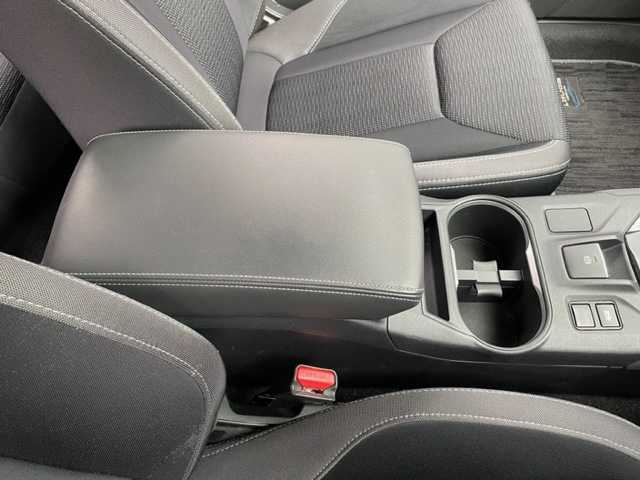 スバル インプレッサ スポーツ 2．0i－L アイサイト 神奈川県 2017(平29)年 2.5万km クリスタルホワイトP ワンオーナー		/純正8インチSDナビ【CN-LR820D】/・DTV/SD/CD/DVD/BT/	MSV/バックカメラ/アイサイトVer.3		/・プリクラッシュブレーキ		/・レーダークルーズコントロール		/・アクティブレーンキープ		/・AT誤発進抑制制御【前後】		/アイドリングストップ	/ナノイー機能		/純正17インチアルミ/D席シートリフター/パドルシフト付革巻きハンドル	/オートライト/LEDヘッドライト/フロント/バックフォグ	/プッシュEgスタート/ストップ/ターンランプ付電動格納ドアミラー	/スマートキー×2（キータグ有）		/ドアバイザー/純正フロアマット/取扱説明書/ナビ取扱説明書/新車時保証書　