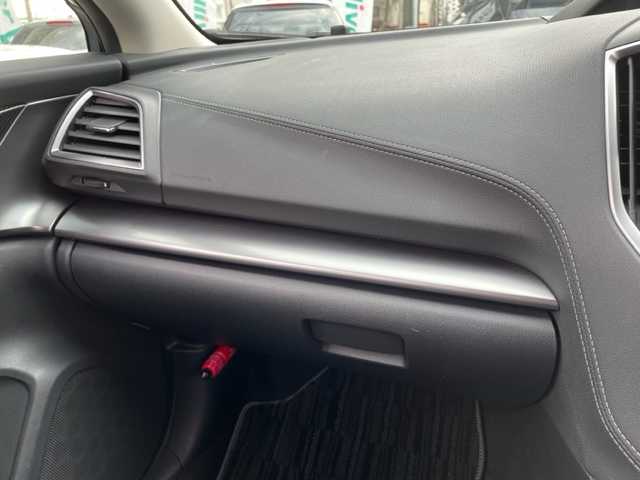 スバル インプレッサ スポーツ 2．0i－L アイサイト 神奈川県 2017(平29)年 2.5万km クリスタルホワイトP ワンオーナー		/純正8インチSDナビ【CN-LR820D】/・DTV/SD/CD/DVD/BT/	MSV/バックカメラ/アイサイトVer.3		/・プリクラッシュブレーキ		/・レーダークルーズコントロール		/・アクティブレーンキープ		/・AT誤発進抑制制御【前後】		/アイドリングストップ	/ナノイー機能		/純正17インチアルミ/D席シートリフター/パドルシフト付革巻きハンドル	/オートライト/LEDヘッドライト/フロント/バックフォグ	/プッシュEgスタート/ストップ/ターンランプ付電動格納ドアミラー	/スマートキー×2（キータグ有）		/ドアバイザー/純正フロアマット/取扱説明書/ナビ取扱説明書/新車時保証書　