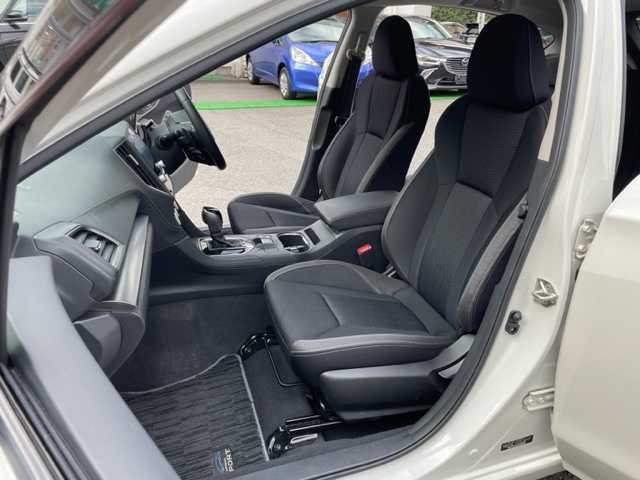 スバル インプレッサ スポーツ 2．0i－L アイサイト 神奈川県 2017(平29)年 2.5万km クリスタルホワイトP ワンオーナー		/純正8インチSDナビ【CN-LR820D】/・DTV/SD/CD/DVD/BT/	MSV/バックカメラ/アイサイトVer.3		/・プリクラッシュブレーキ		/・レーダークルーズコントロール		/・アクティブレーンキープ		/・AT誤発進抑制制御【前後】		/アイドリングストップ	/ナノイー機能		/純正17インチアルミ/D席シートリフター/パドルシフト付革巻きハンドル	/オートライト/LEDヘッドライト/フロント/バックフォグ	/プッシュEgスタート/ストップ/ターンランプ付電動格納ドアミラー	/スマートキー×2（キータグ有）		/ドアバイザー/純正フロアマット/取扱説明書/ナビ取扱説明書/新車時保証書　