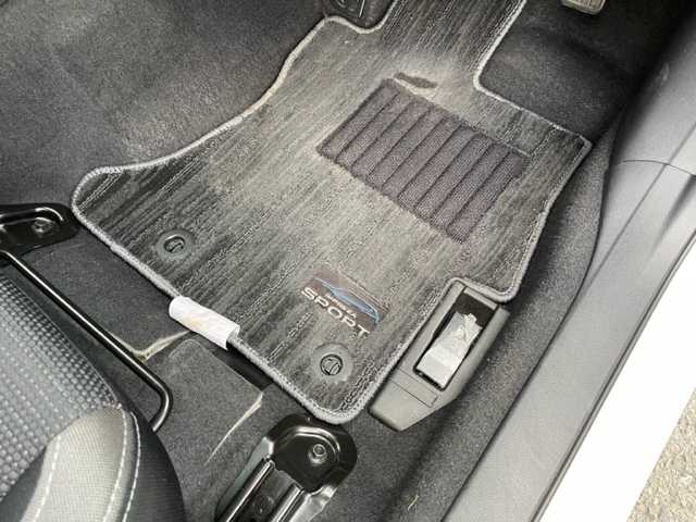 スバル インプレッサ スポーツ 2．0i－L アイサイト 神奈川県 2017(平29)年 2.5万km クリスタルホワイトP ワンオーナー		/純正8インチSDナビ【CN-LR820D】/・DTV/SD/CD/DVD/BT/	MSV/バックカメラ/アイサイトVer.3		/・プリクラッシュブレーキ		/・レーダークルーズコントロール		/・アクティブレーンキープ		/・AT誤発進抑制制御【前後】		/アイドリングストップ	/ナノイー機能		/純正17インチアルミ/D席シートリフター/パドルシフト付革巻きハンドル	/オートライト/LEDヘッドライト/フロント/バックフォグ	/プッシュEgスタート/ストップ/ターンランプ付電動格納ドアミラー	/スマートキー×2（キータグ有）		/ドアバイザー/純正フロアマット/取扱説明書/ナビ取扱説明書/新車時保証書　