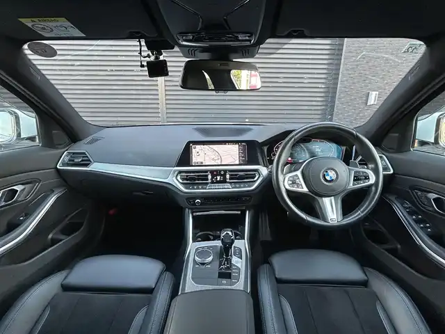 ＢＭＷ ３２０ｉ Mスポーツ 宮崎県 2020(令2)年 4.3万km アルピンホワイトⅢ 純正ナビ/・Bluetooth/・USB/・AM/FM/360°カメラ/・バックカメラ/・サイドカメラ/・フロントカメラ/コンフォートパッケージ/・パワートランク/・HIFIスピーカー/・ストレージパッケージ/インテリジェントセーフティ /・アクティブクルーズコントロール/・レーンキープアシスト/・ブラインドスポットアシスト/ハーフレザーシート /・D/N席シートヒーター /・D/N席パワーシート /LEDヘッドライト/・オートライト/・オートハイビーム /スマートキー×２/保証書/・取扱説明書