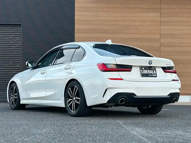 ＢＭＷ ３２０ｉ Mスポーツ 宮崎県 2020(令2)年 4.3万km アルピンホワイトⅢ 純正ナビ/・Bluetooth/・USB/・AM/FM/360°カメラ/・バックカメラ/・サイドカメラ/・フロントカメラ/コンフォートパッケージ/・パワートランク/・HIFIスピーカー/・ストレージパッケージ/インテリジェントセーフティ /・アクティブクルーズコントロール/・レーンキープアシスト/・ブラインドスポットアシスト/ハーフレザーシート /・D/N席シートヒーター /・D/N席パワーシート /LEDヘッドライト/・オートライト/・オートハイビーム /スマートキー×２/保証書/・取扱説明書