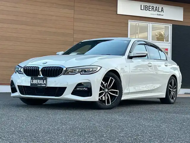 ＢＭＷ ３２０ｉ Mスポーツ 宮崎県 2020(令2)年 4.3万km アルピンホワイトⅢ 純正ナビ/・Bluetooth/・USB/・AM/FM/360°カメラ/・バックカメラ/・サイドカメラ/・フロントカメラ/コンフォートパッケージ/・パワートランク/・HIFIスピーカー/・ストレージパッケージ/インテリジェントセーフティ /・アクティブクルーズコントロール/・レーンキープアシスト/・ブラインドスポットアシスト/ハーフレザーシート /・D/N席シートヒーター /・D/N席パワーシート /LEDヘッドライト/・オートライト/・オートハイビーム /スマートキー×２/保証書/・取扱説明書