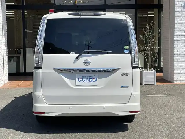 日産 セレナ ハイウェイS S HV Aセーフ 高知県 2014(平26)年 8.6万km ブリリアントホワイトパール (株)IDOMが運営する【じしゃロン高知店】の自社ローン専用車両になります。こちらは現金またはオートローンご利用時の価格です。自社ローンご希望の方は別途その旨お申付け下さい