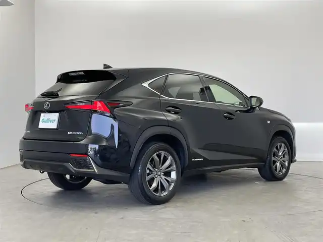 レクサス ＮＸ 300h Fスポーツ 埼玉県 2021(令3)年 3.2万km グラファイトブラックガラスフレーク サンルーフ　純正ナビ　パノラミックビューモニター　赤レザー　ビルトインＥＴＣ２．０　ＢＳＭ　ステアリングヒーター　シートヒーター　ベンチレーション　ＨＵＤ　ドラレコ　三眼ＬＥＤ　　地デジフルセグＴＶ