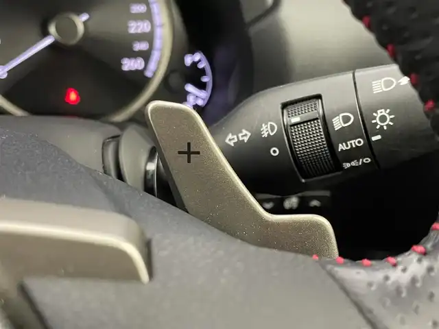 レクサス ＮＸ 300h Fスポーツ 埼玉県 2021(令3)年 3.2万km グラファイトブラックガラスフレーク サンルーフ　純正ナビ　パノラミックビューモニター　赤レザー　ビルトインＥＴＣ２．０　ＢＳＭ　ステアリングヒーター　シートヒーター　ベンチレーション　ＨＵＤ　ドラレコ　三眼ＬＥＤ　　地デジフルセグＴＶ