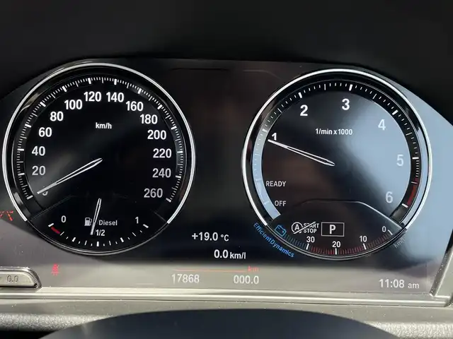 ＢＭＷ Ｘ１ xDrive 18d 東京都 2021(令3)年 1.8万km ミネラルグレー アドバンスド・アクティブ・セーフティ・パッケージ /・ドライビング・アシスト・プラス/コンフォート・パッケージ/・オートマチック・テールゲート・オペレーション/　（オープン／クローズ）/ ・スライディング・リヤ・シート/　（リヤ・シート・バックレスト角度調節機能付）/・電動フロント・シート/　（運転席&助手席、運転席メモリー機能付）/アンビエントライト/バックカメラ/ハーフレザー