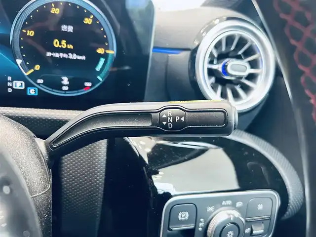 メルセデス・ベンツ Ａ２００ｄ AMGライン 大阪府 2022(令4)年 1.7万km ポーラホワイト ワンオーナー/レーダーセーフティ/ハーフレザー/シートヒーター/純正ナビ/TV/バックカメラ/ACC/純正18インチAW/LEDヘッドライト/アンビエントライト/ブラインドスポット/クリアランスソナー/パナメリカーナグリル