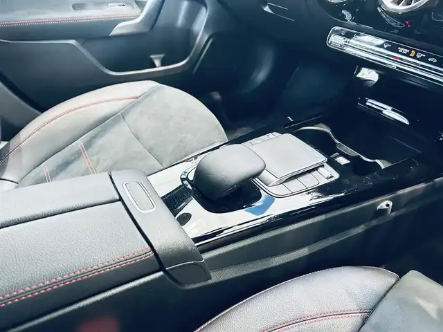 メルセデス・ベンツ Ａ２００ｄ AMGライン 大阪府 2022(令4)年 1.7万km ポーラホワイト ワンオーナー/レーダーセーフティ/ハーフレザー/シートヒーター/純正ナビ/TV/バックカメラ/ACC/純正18インチAW/LEDヘッドライト/アンビエントライト/ブラインドスポット/クリアランスソナー/パナメリカーナグリル