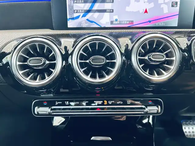 メルセデス・ベンツ Ａ２００ｄ AMGライン 大阪府 2022(令4)年 1.7万km ポーラホワイト ワンオーナー/レーダーセーフティ/ハーフレザー/シートヒーター/純正ナビ/TV/バックカメラ/ACC/純正18インチAW/LEDヘッドライト/アンビエントライト/ブラインドスポット/クリアランスソナー/パナメリカーナグリル