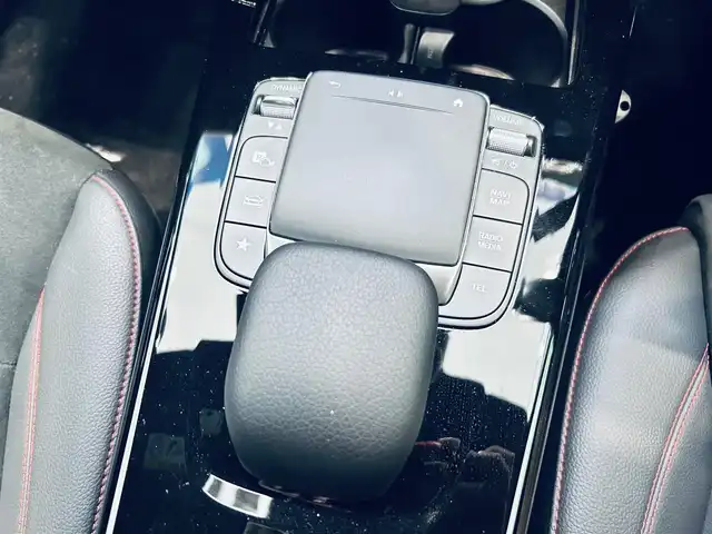 メルセデス・ベンツ Ａ２００ｄ AMGライン 大阪府 2022(令4)年 1.7万km ポーラホワイト ワンオーナー/レーダーセーフティ/ハーフレザー/シートヒーター/純正ナビ/TV/バックカメラ/ACC/純正18インチAW/LEDヘッドライト/アンビエントライト/ブラインドスポット/クリアランスソナー/パナメリカーナグリル