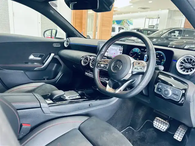 メルセデス・ベンツ Ａ２００ｄ AMGライン 大阪府 2022(令4)年 1.7万km ポーラホワイト ワンオーナー/レーダーセーフティ/ハーフレザー/シートヒーター/純正ナビ/TV/バックカメラ/ACC/純正18インチAW/LEDヘッドライト/アンビエントライト/ブラインドスポット/クリアランスソナー/パナメリカーナグリル