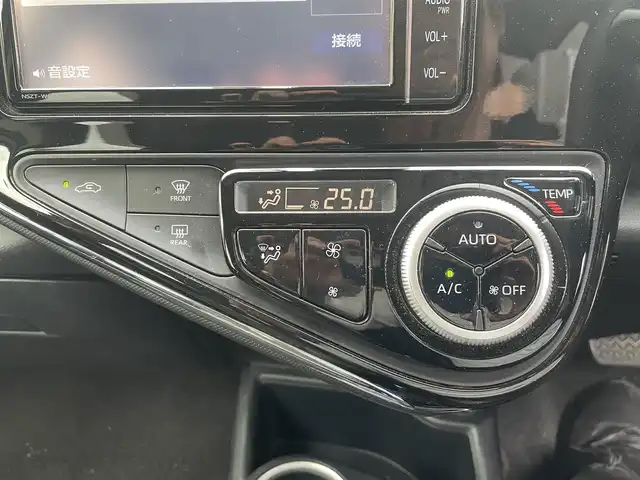 トヨタ アクア クロスオーバー 兵庫県 2018(平30)年 7.2万km ホワイトパールクリスタルシャイン ワンオーナー/プリクラッシュセーフティ/レーンディパーチャーアラート/純正SDナビ/地デジTV/　純正CD/DVD/Bluetooth/SD/【NSZT-W68T】/バックカメラ/ハーフレザーシート/前方ドライブレコーダー/純正16インチアルミ/スマートキー/運転席シートリフター/革巻きステアリング/電格ウィンカーミラー/純正フロアマット/ETC2.0/スペアキー（スマートキー）/保証書/取扱説明書/ナビ取扱説明書